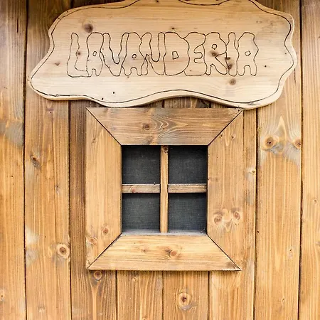 Le Mimose アパートホテル プロッキオ